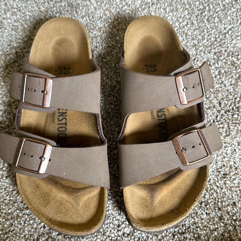 EUC Birkenstock size 35. Worn only a handful of times. Minimal signs of wear.